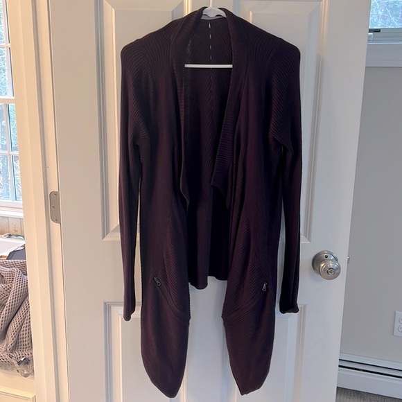 Lulu cardigan with zipper pockets, super soft. Used but good condition - Picture 2 of 6